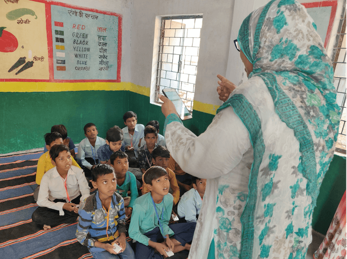 Teacher and students in Madhya Pradesh school using Class Saathi clicker based app in classroom